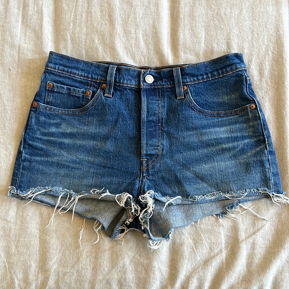 Levi’s 501 Faded Blue Cut Off/Distressed Hem Shorts